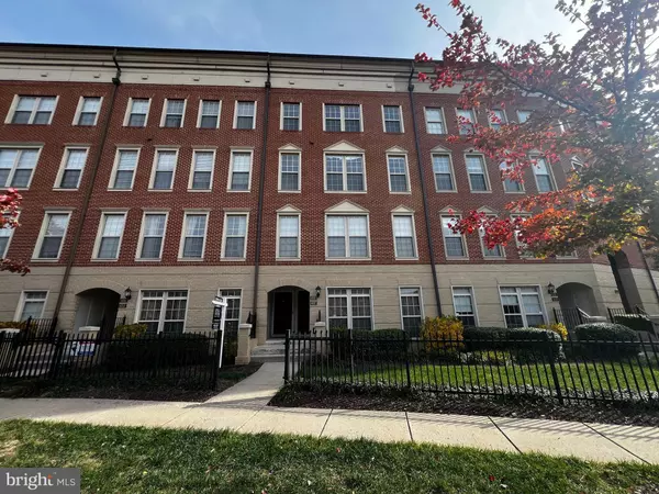 8015 CRESCENT PARK DR, Gainesville, VA 20155