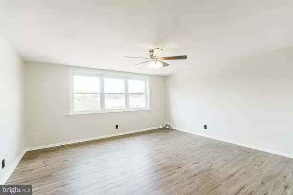 Oreland, PA 19075,116 CLEMENT RD