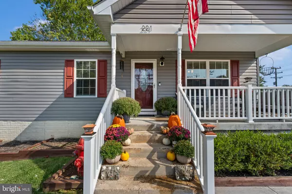 Warrenton, VA 20186,221 LINDEN ST