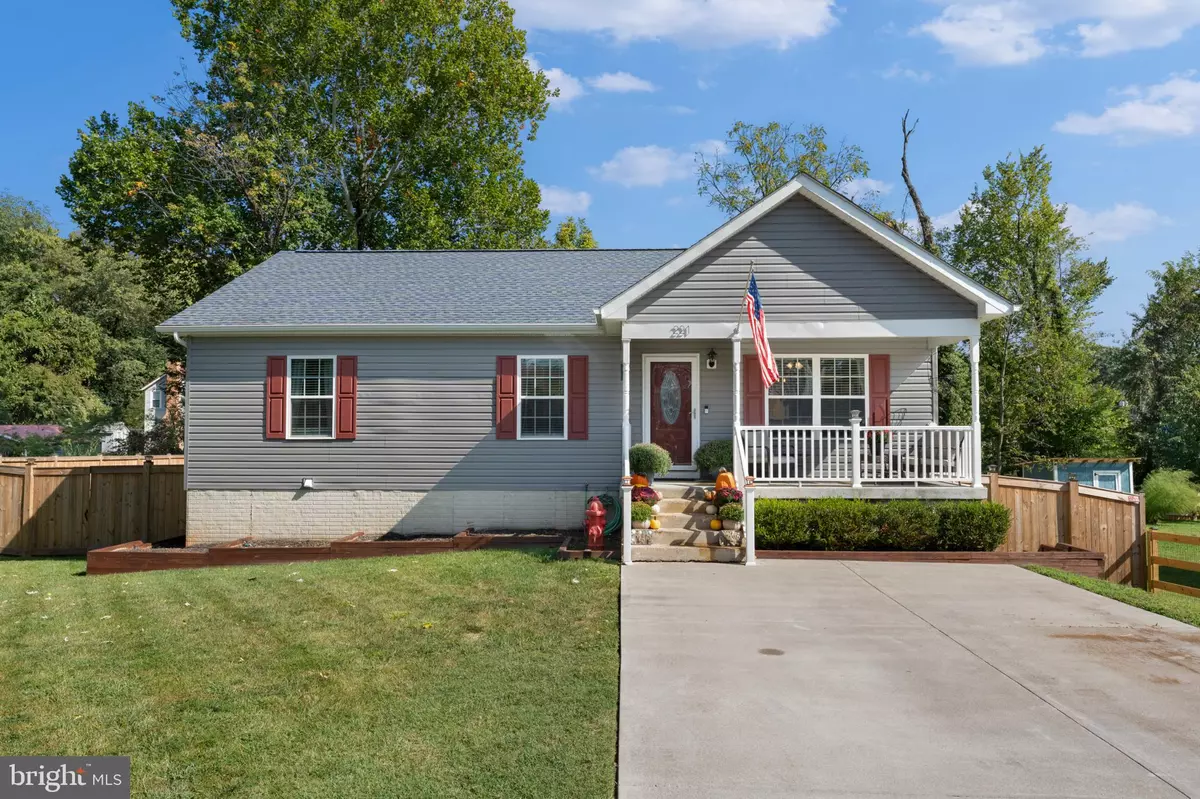 Warrenton, VA 20186,221 LINDEN ST