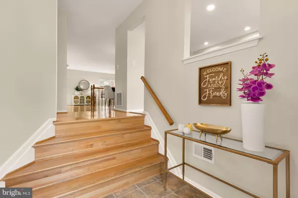 Fairfax, VA 22033,4008 NICHOLAS CT