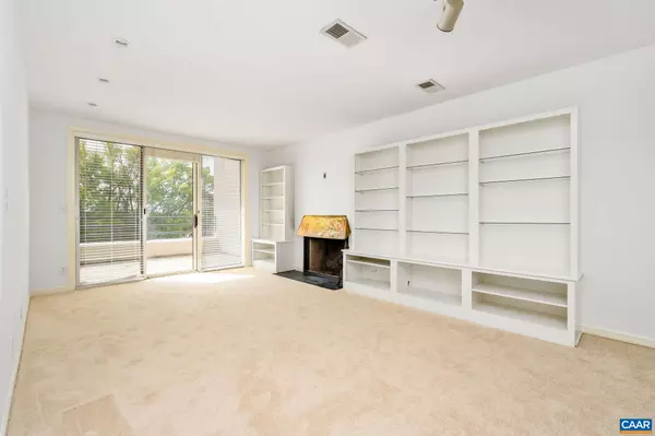 Charlottesville, VA 22902,408 E MARKET ST #305