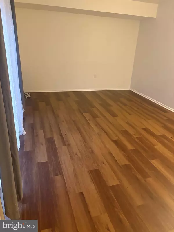 Rockville, MD 20850,656 AZALEA DR #4-656