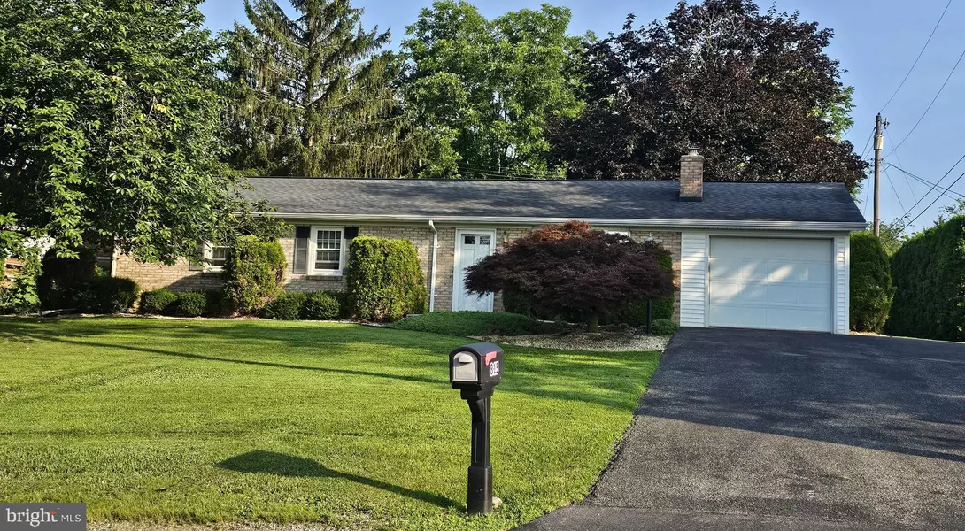 815 FOX MEADOW RD, Chambersburg, PA 17202