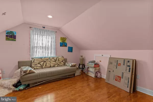 Philadelphia, PA 19116,813 PIERMONT ST