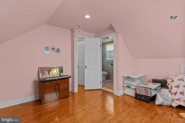 Philadelphia, PA 19116,813 PIERMONT ST