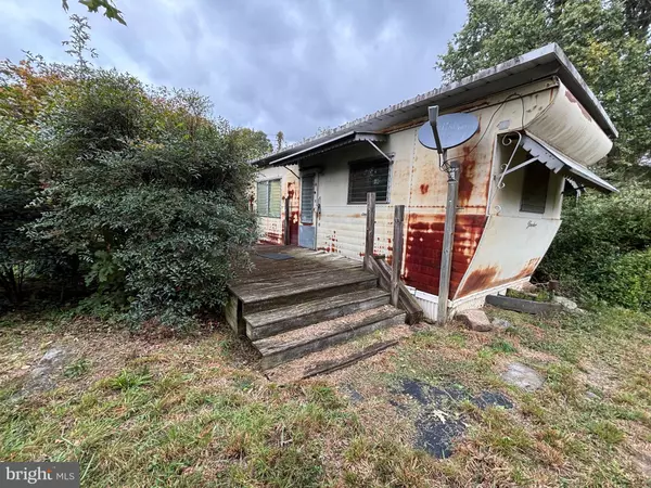 Colonial Beach, VA 22443,246 MONROE DR