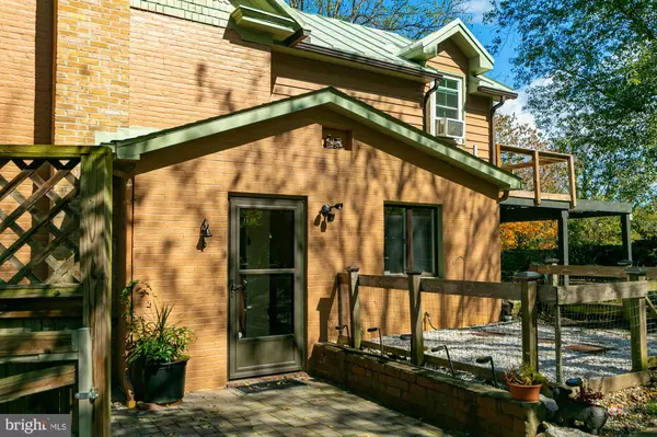 Shepherdstown, WV 25443,8709 SHEPHERDSTOWN PIKE
