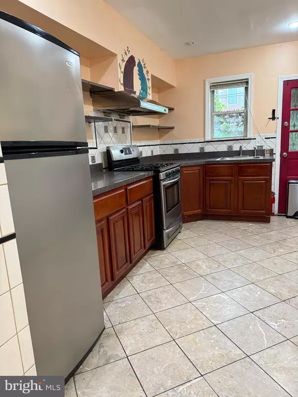 Philadelphia, PA 19148,2213 S MILDRED ST