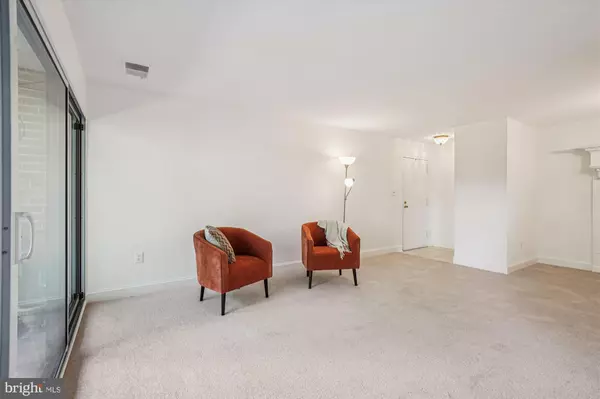 Herndon, VA 20170,563 FLORIDA AVE #102