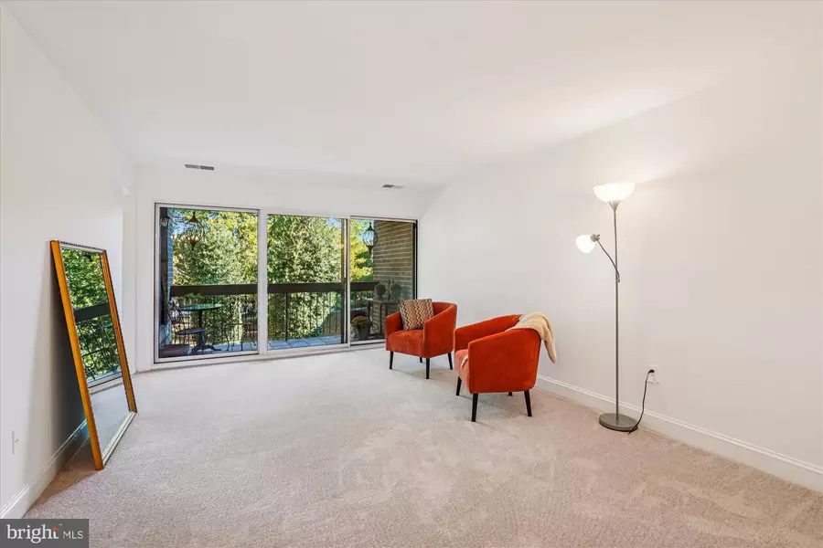 563 FLORIDA AVE #102, Herndon, VA 20170