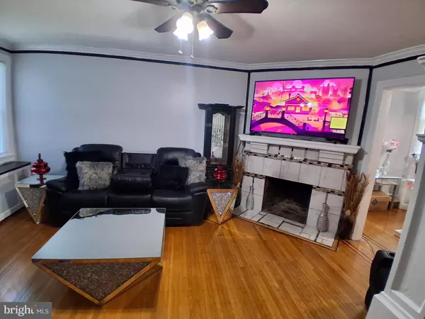 Philadelphia, PA 19144,740 E RITTENHOUSE ST