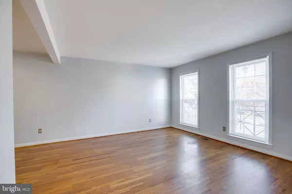 Oakton, VA 22124,3201 WHITE FLINT CT