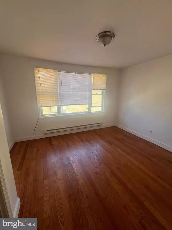 Philadelphia, PA 19145,2418 DURFOR ST