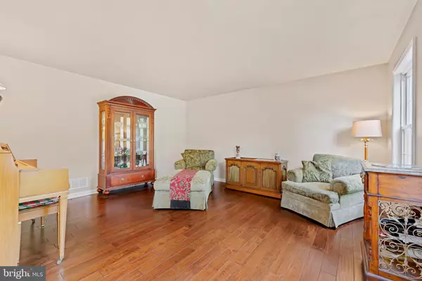 Robbinsville, NJ 08691,3 SARA DR