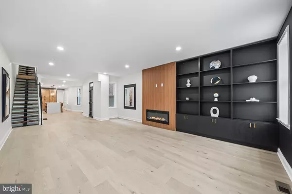 Philadelphia, PA 19146,719 S 19TH ST