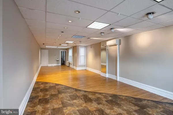 Reading, PA 19607,4 W LANCASTER AVE