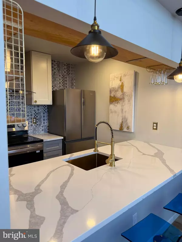 Philadelphia, PA 19130,1601-00 SPRING GARDEN ST #318