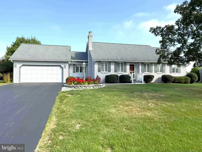 5 KURTZ DR, Lititz, PA 17543