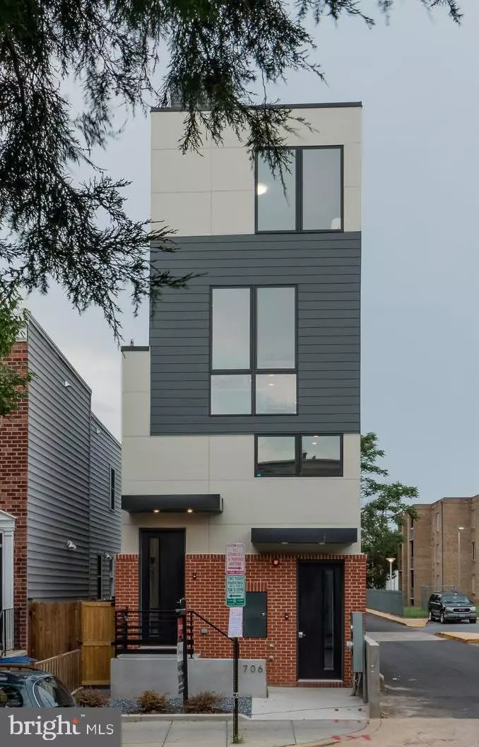 Washington, DC 20002,706 16TH ST NE #1