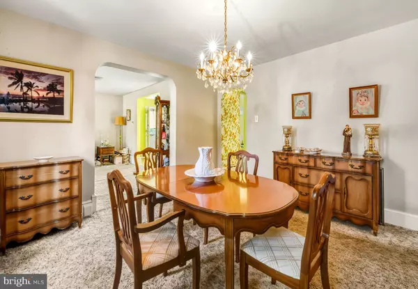 Somerdale, NJ 08083,715 W SOMERDALE RD