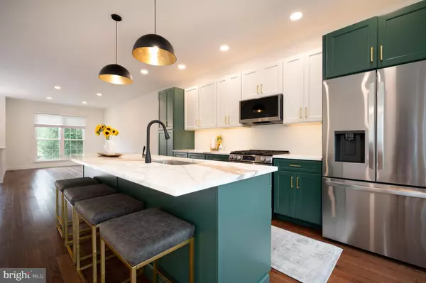 916 N WATERFORD LN, Wilmington, DE 19808