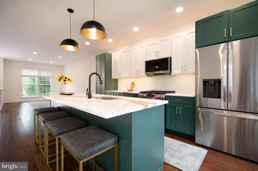 916 N WATERFORD LN, Wilmington, DE 19808