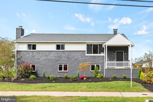 5 PALMER DR, Camp Hill, PA 17011