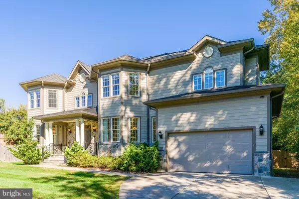 Great Falls, VA 22066,829 GOLDEN ARROW ST