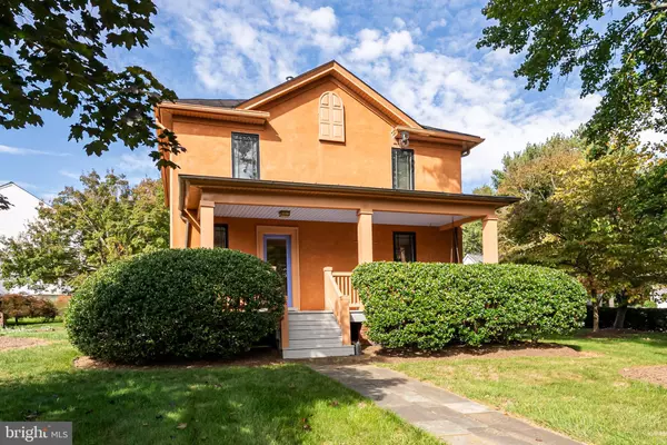 35551 SASSAFRAS DR, Round Hill, VA 20141