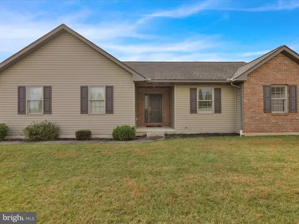 26 VILLAGE DR, Fredericksburg, PA 17026