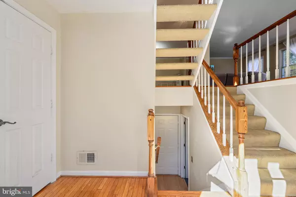 Centreville, VA 20120,5127 WOODFIELD DR