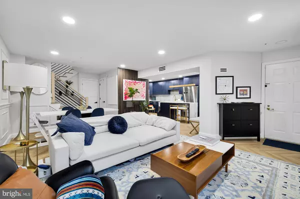 1645 INTERNATIONAL DR #TH-12, Mclean, VA 22102