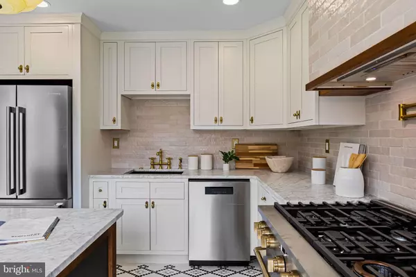 Philadelphia, PA 19106,242 LOCUST ST