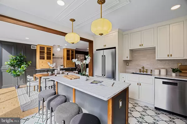 Philadelphia, PA 19106,242 LOCUST ST