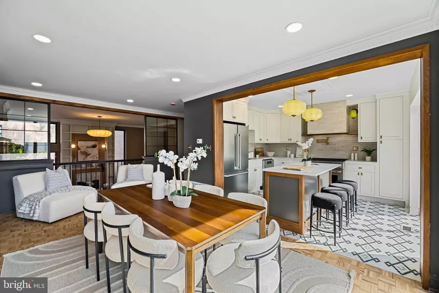 242 LOCUST ST, Philadelphia, PA 19106