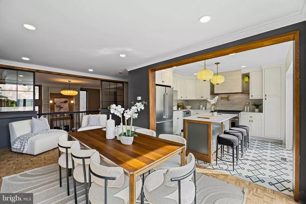 Philadelphia, PA 19106,242 LOCUST ST