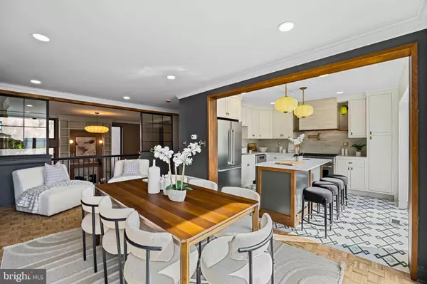 242 LOCUST ST, Philadelphia, PA 19106