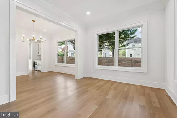 Bethesda, MD 20814,7004 CLARENDON RD