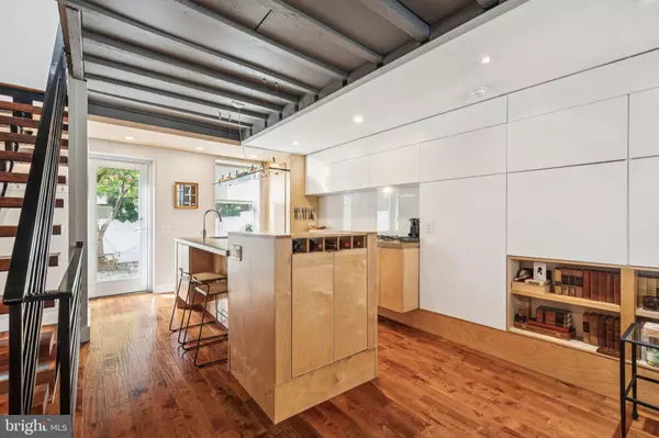 Philadelphia, PA 19146,2038 MONTROSE ST