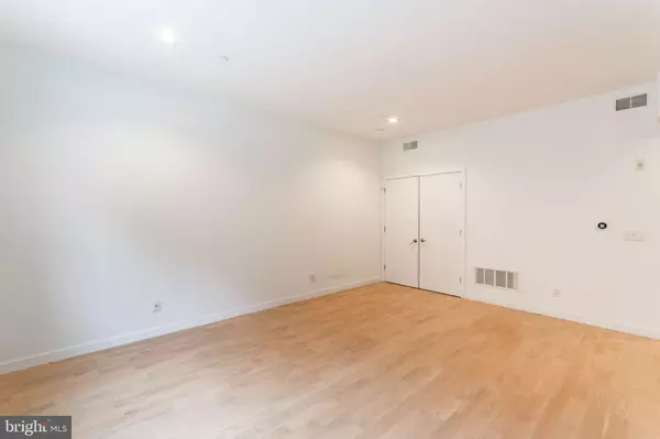 Philadelphia, PA 19147,507 S 8TH ST #102