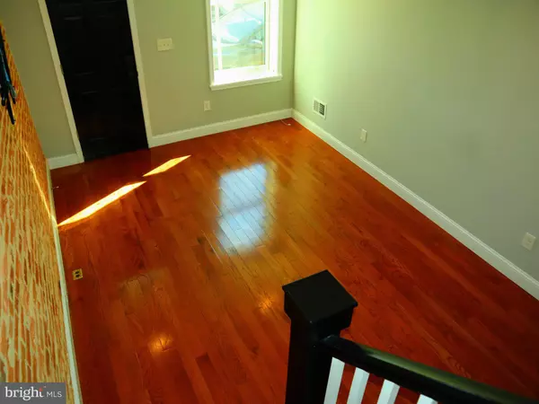 Baltimore, MD 21224,926 S CURLEY ST