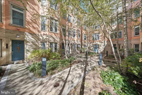 Arlington, VA 22201,2227 12TH CT N