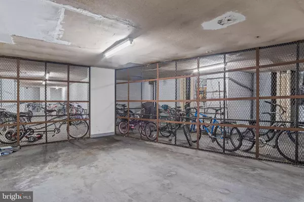 Falls Church, VA 22041,3705 S GEORGE MASON DR #411S