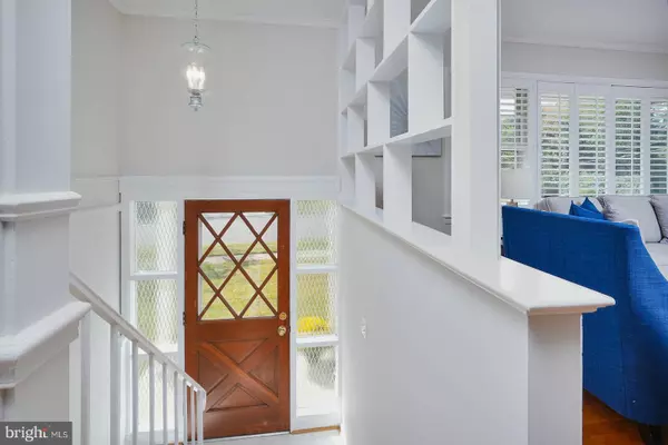 Vienna, VA 22180,1107 DESALE ST SW