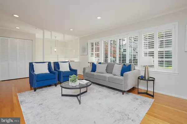 Vienna, VA 22180,1107 DESALE ST SW