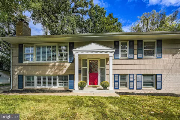 Vienna, VA 22180,1107 DESALE ST SW