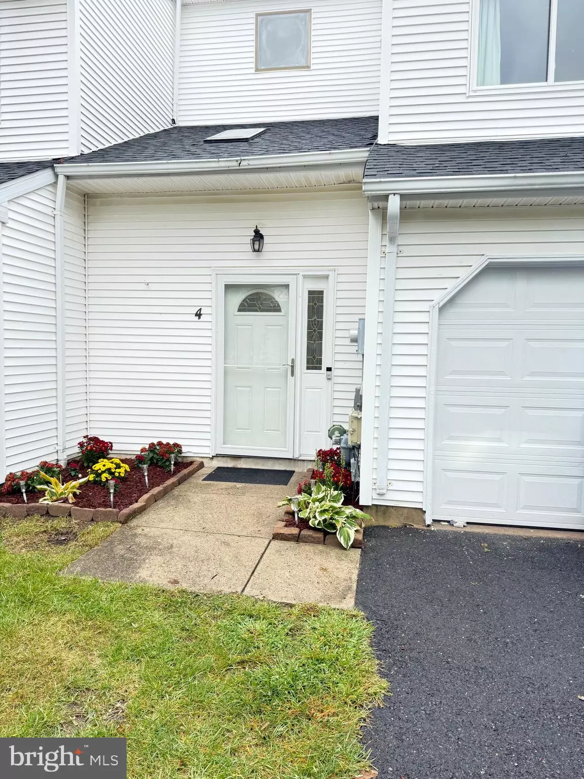 Lumberton, NJ 08048,4 SAFFRON DR