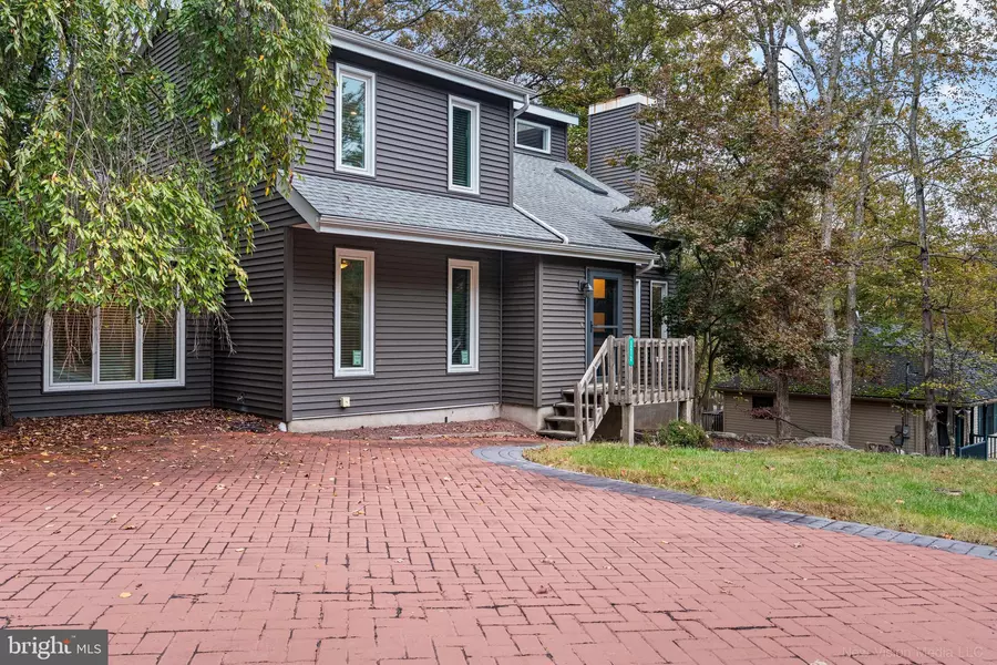 1212 BRENTWOOD DR, East Stroudsburg, PA 18301