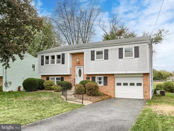 Mechanicsburg, PA 17055,7 E WOODLAND DRIVE
